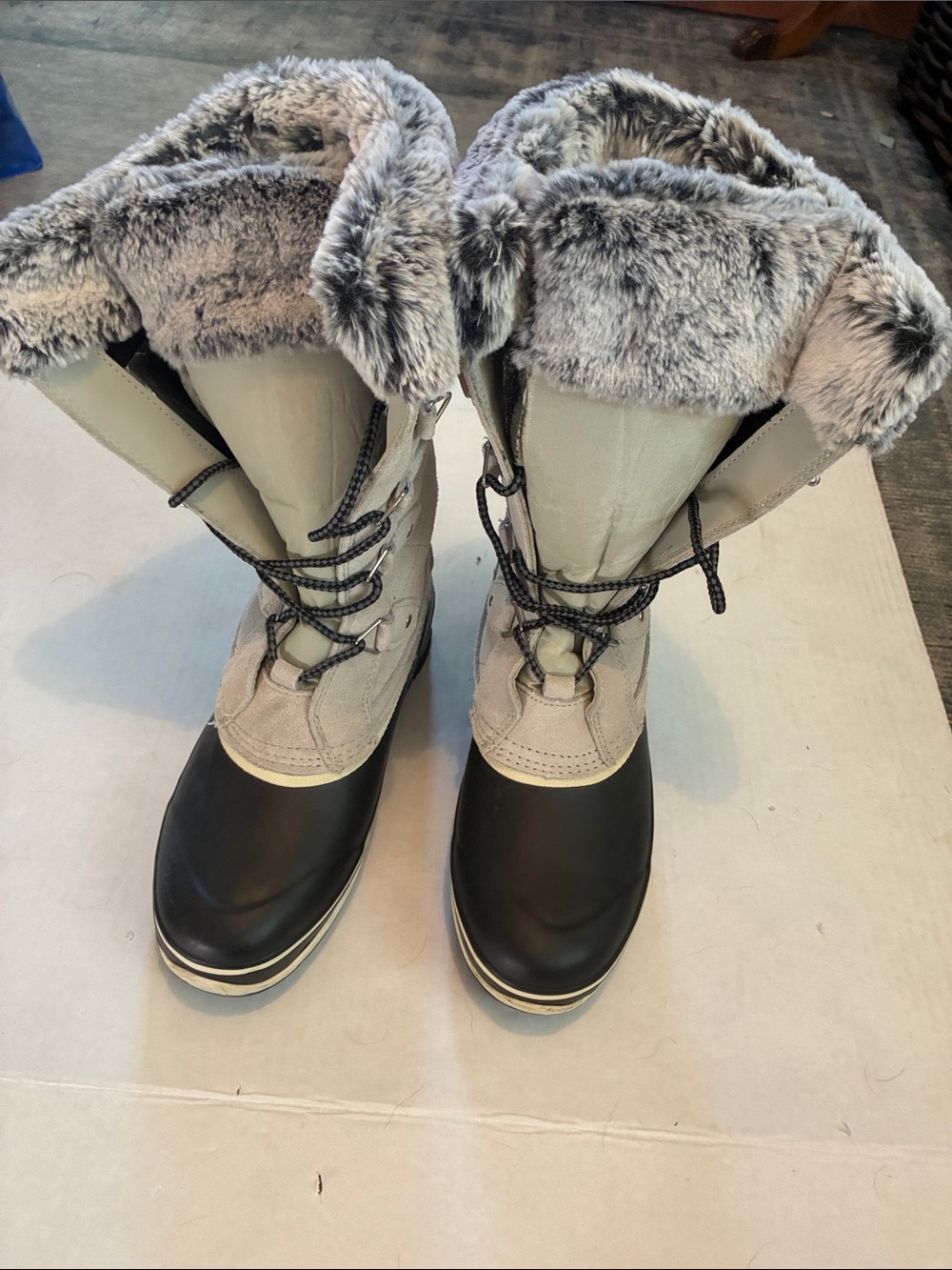 KHOMBU Women's Faux Fur Snow Boots in Gray and Black New Size 7